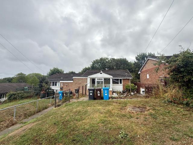 Oxley Close, Stocksbridge, Sheffield. 2 bed semi detached bungalow to rent £995 pcm £230 pw