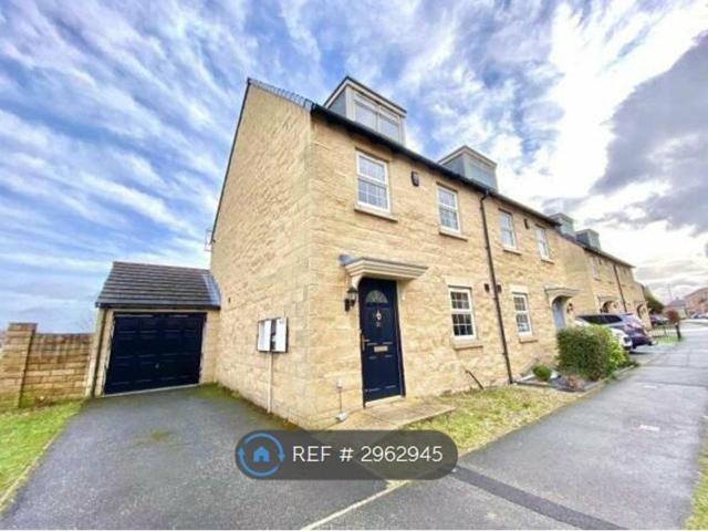 Oxley Road, Huddersfield HD2, 3 bed semi detached house to rent, £1,250 pcm | PrimeLocation