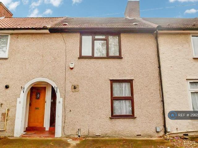 Oxlow Lane, Dagenham, RM9 3 bed terraced house to rent £2,100 pcm £485 pw