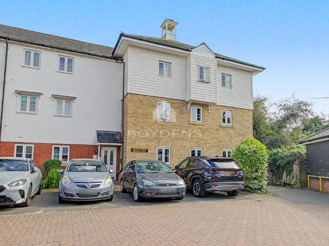 Oxton Close, Colchester CO5 2 bed apartment to rent £1,000 pcm £231 pw