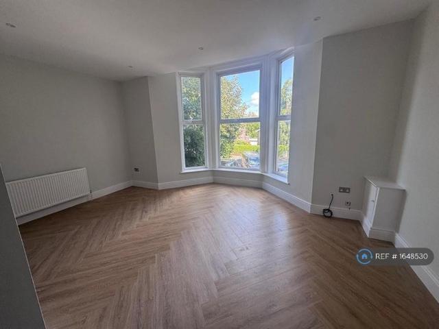 Oxton, Prenton, CH43 2 bed flat to rent £1,050 pcm £242 pw