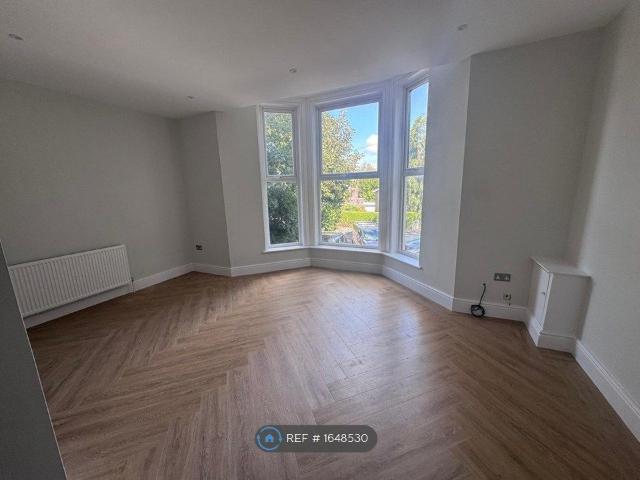 Oxton, Prenton CH43, 2 bed flat to rent, £1,050 pcm | PrimeLocation