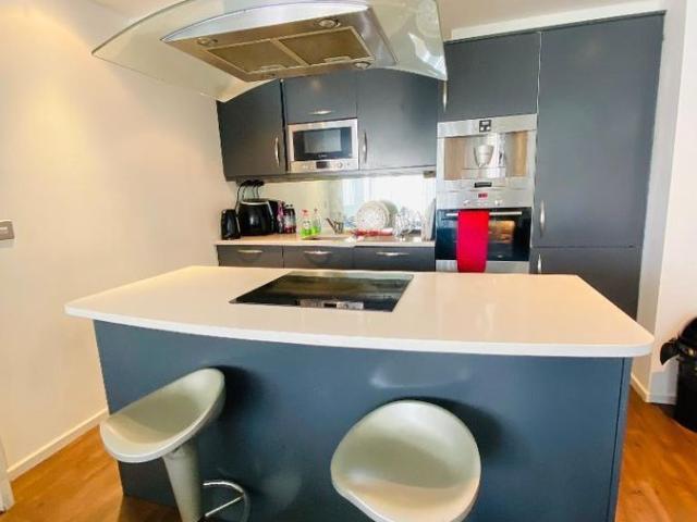 Oxygen Building, 18 Western Gateway, Royal Victoria Docks, London E16, 2 bed flat to rent, £2,903 pcm | PrimeLocation