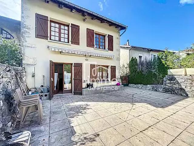 Oyonnax 01100 Location maison 8 pièces t8 terrasse
