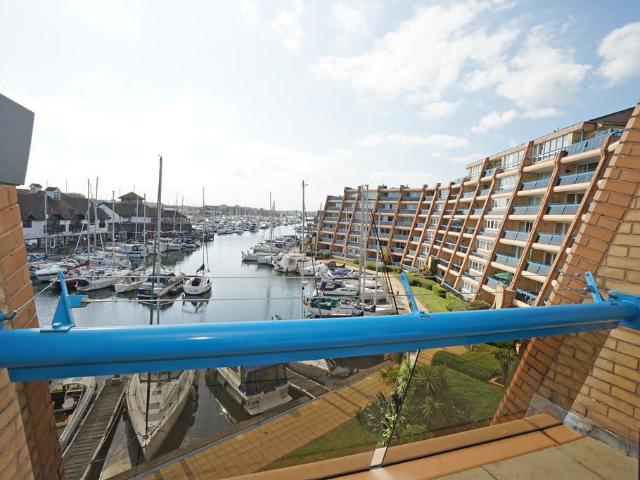 Oyster Quay, Portsmouth PO6 1 bed apartment to rent £1,395 pcm £322 pw