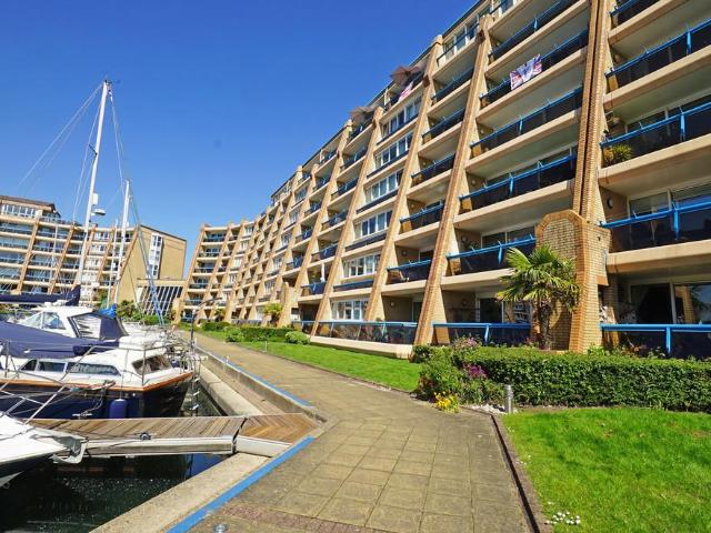 Oyster Quay, Portsmouth PO6 2 bed apartment to rent £1,595 pcm £368 pw