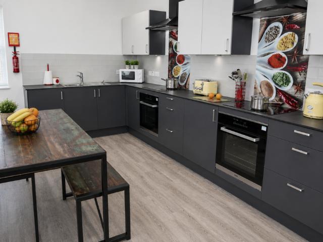 Oystermouth Road, Brynmill, Swansea SA1 1 bed in a house share to rent £347 pcm £80 pw