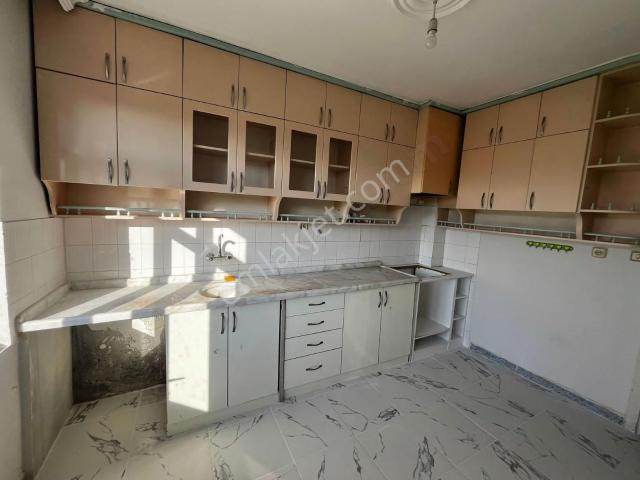Öz Yıldız Emlak'tan Yayla Mahallesinde 3+1 Eşyasız Kiralık Daire