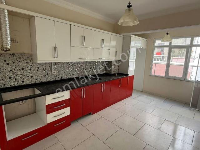Öz Yildiz Emlak'tan Bahçelievler Mahallesinde 3+1 Kiralık Daire
