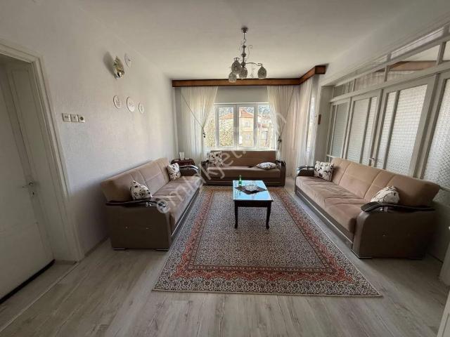 Özçelebi'den Hıdırlık Cadde Üzerinde Eşyalı Kiralık Daire 3+1