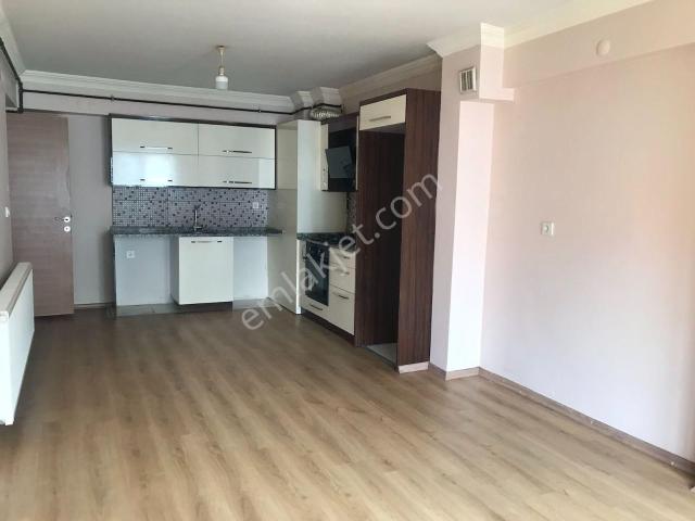 Öz Elit Emlak'tan Muradiye Mahallesinde Kiralık 1+1 Ara Kat Daire 15.000 Tl