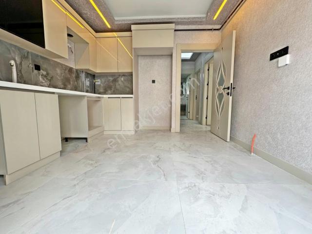 özçelikler Den Ana Cadde Üzeri Sıfır 1+1 Kiralık Daire