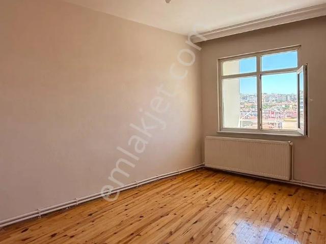 Öz Gaye Emlaktan Develi Çarşı Merkezde Kiralık Daire
