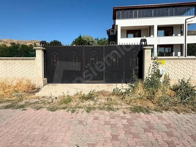 ÖZ GAYE EMLAKTAN DEVELİ GAZİKÖY MAHALLESİNDE SATILIK VİLLA