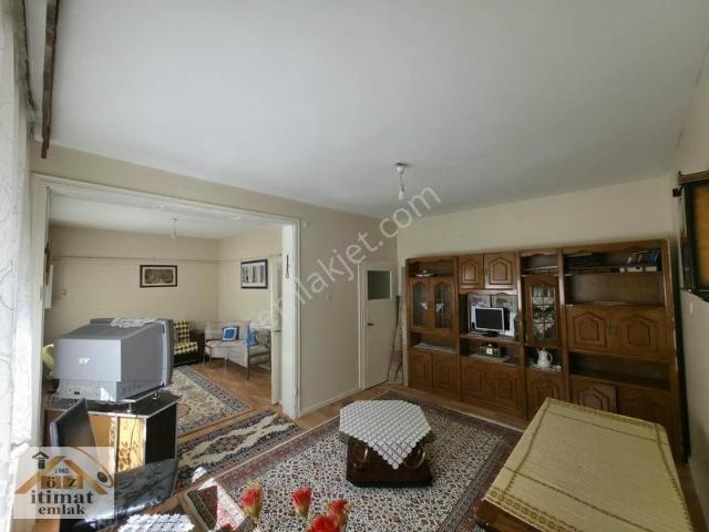 Öz İtimat Emlak / Büyük Otel Arkası Kiralık 3+1 Eşyalı Daire