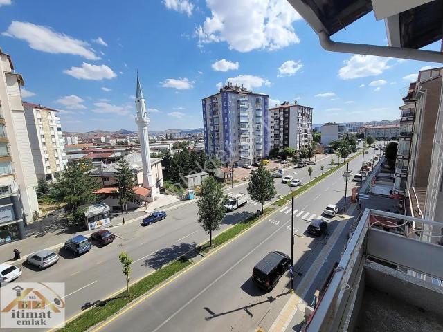 Öz İtimat Emlak / İstiklal Caddesinde Kiralık 3+1 Daire