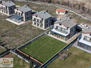 Öz İtimat Emlak / Taşlıdere Villalarında Sıfır Lux Villalar