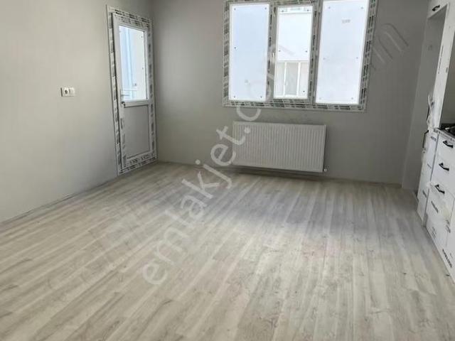 Özçoban Gayrimenkul'den Çarşı Merkezde Satılık Geniş 1+1 Daire