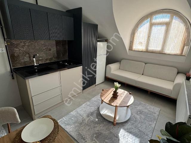 Özmecaz'dan Zeytinköy'de Paü Yürüme Mesafesin'de 1+1 Full Eşyalı Fırsat Apart