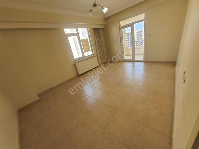 Öznur Emlak'tan Akpiyarda Kiralık 2+1 Daire