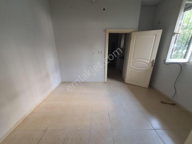 Öznur Emlak'tan Alibabada Kiralık 1+1 Giriş Kat Daire