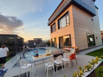 Öznur Emlak'tan Çamlıyayla'da Kiralık 4+1 Villa