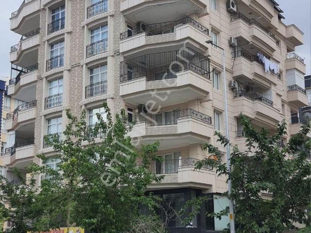 Öznur Emlak'tan Karaköprü Karşıyaka'da Satılık 4+1 Daire