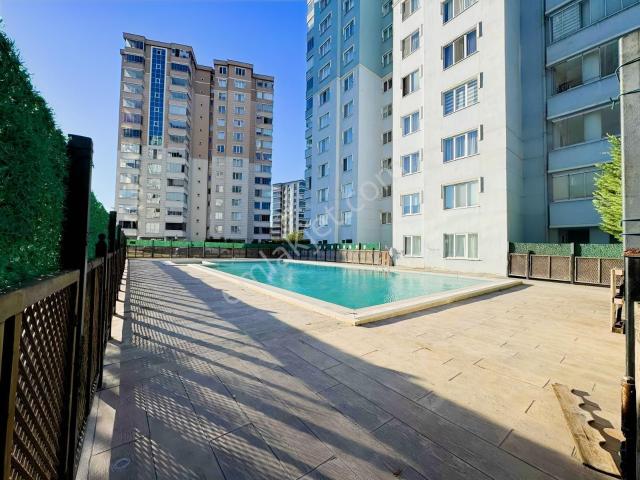Öznur Öztürk'ten Derebahçe Yenişehir Sitesi 3+1 Satılık Daire