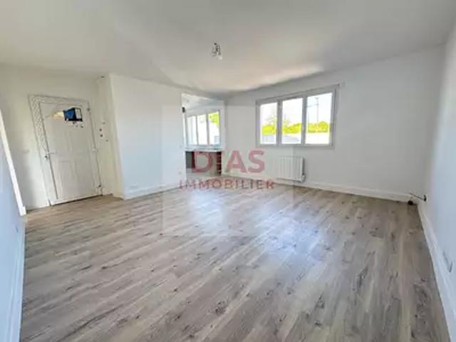 Ozoir la Ferrière 77330 Location appartement 2 pièces t2 au dernier étage parking