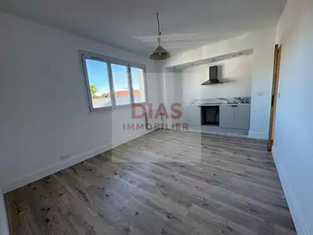 Ozoir la Ferrière 77330 Location appartement 2 pièces t2 au dernier étage parking