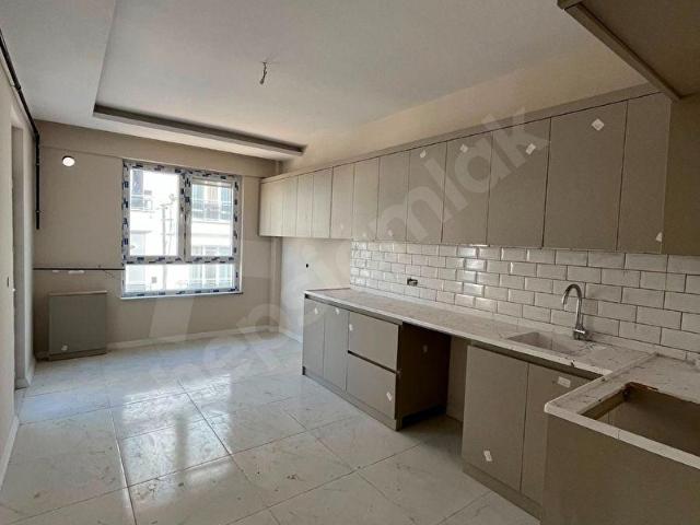 ÖZAKIN GAYRİMENKUL'DEN KOCAKDEDE MAHALLESİNDE ARA KAR SIFIR SATILIK DAİRE