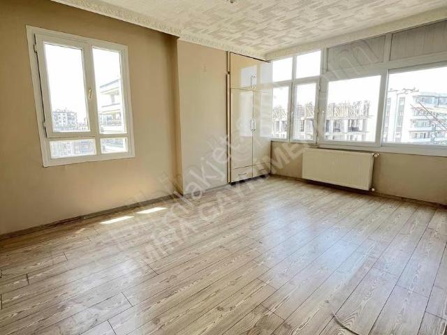 Özala 2.parselde 3+1 K.m Doğalgazlı Geniş Kiralık Daire