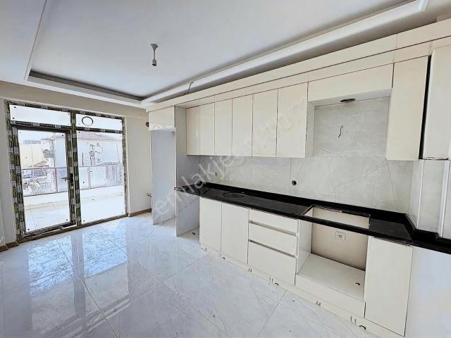 Ozandan Ana Cadde Üstü Kök Tapu 3+1 Sıfır Daireler