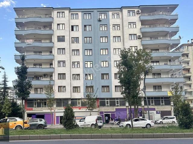 Özbal Emlak Yeniyol'da Cadde Üzeri Kiralık Daire