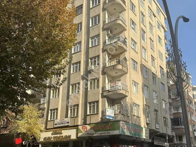 Özbal Emlak Ofis Gevran Cadde Üzeri Satılık Temiz Daire