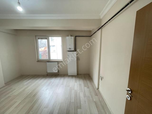 Özbey Emlaktan Zafer Mh Esenli Cd Yakını Geniş Kiralık 1+1 Daire