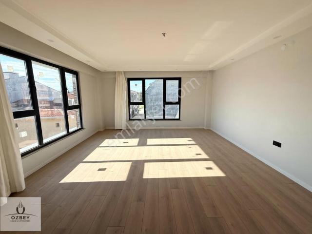 Özbey Emlaktan Çamılca Mah. Batı Cepheli Köşe Özel Garajlı 3+1