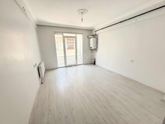 Özbey Emlaktan Osmangazi Ünv. Yakını Satlık Balkonlu 1+1