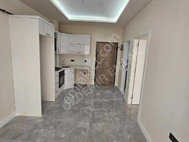 Özdemir Emlaktan Merkezde Ara Kat Yatırımlık Eksiksiz 1+1 Daire