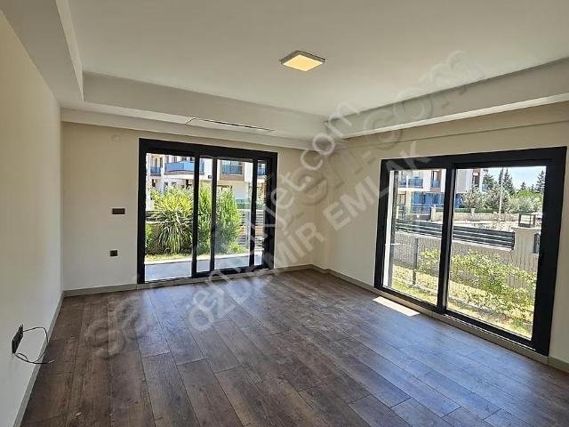 Özdemir Emlaktan Ticarı Faliyete Uygun Satılık 4+1 Villa
