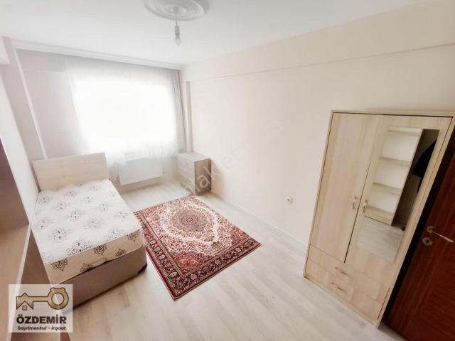 Özdemir'den Anadolu Ünv. İçem Kapısı Yakını Kiralık Eşyalı 1+1