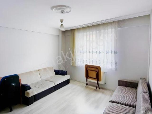 Özdemir'den Sütlücede Anadolu Ünv. Yanı Kiralık Eşyalı 1+1 Daire