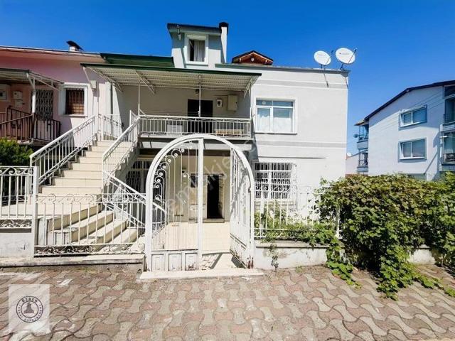 Özden Gayrimenkul'den 26 Evlerde Bahçeli 2+1 Kiralık Daire