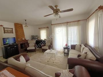Özdere Göztepe Sahil Sitesi'nde Sezonluk Kiralık 3+1 Ferah Villa