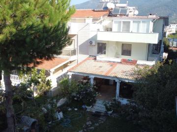 Özdere Orta Mahalle'de Denize Sıfır 5+1 Villa