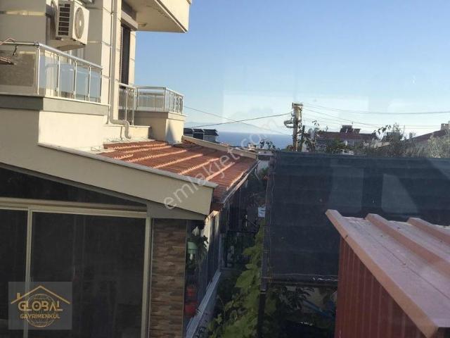 Özdere'de Deniz Ve Orman Gören Bahçeli, Verandalı, Eşyalı, 1+1