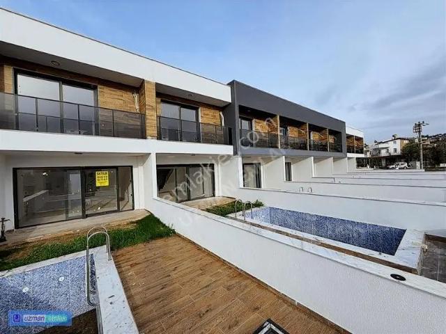 Özel Havuzlu 2+1 Güvenlikli Site İçi Sıfır Villa