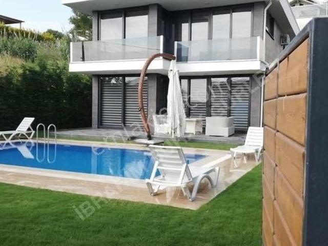 Özel Havuzlu, 4+1 Ful Eşyalı, Manzaralı Villa