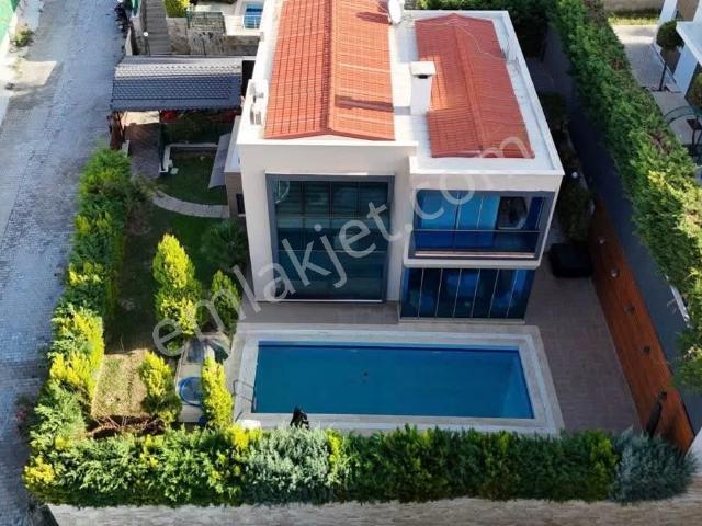 Özel Havuzlu Lüks Müstakil Villa