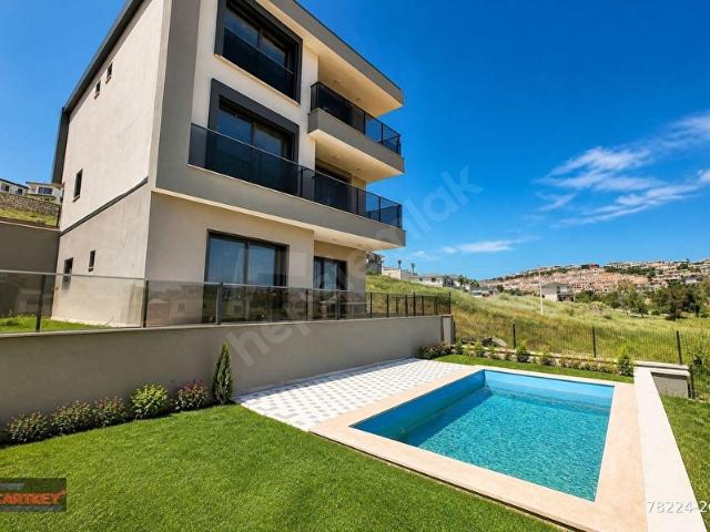 Özel Havuzlu Modern Tasarımlı Sıfır Müstakil Tripleks Villa